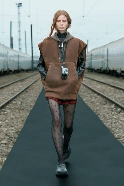 Look 25